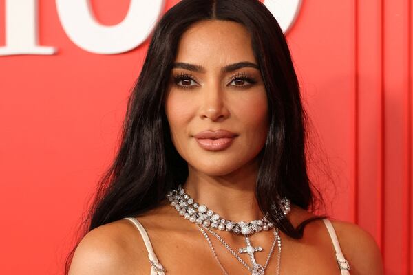 Lluvia de críticas para Kim Kardashian por vender lujosa cartera, en mal estado, y en 70 mil dólares