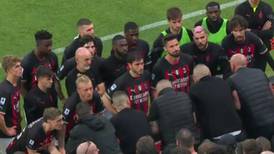 VIDEO | Ultras del Milan se enfrentan a los jugadores tras caer contra el Spezia por la Serie A