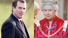 Peter Phillips recuerda la solitaria postal de la Reina Isabell II en el funeral de su abuelo, el Príncipe Felipe: "Lo más difícil es no poder abrazar a los cercanos"
