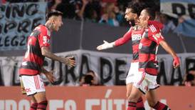 Impacto en Brasil: compañero de Erick Pulgar en el Flamengo fue suspendido por 2 años
