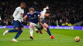 Leeds de Marcelo Bielsa cayó ante Tottenham con polémico final en la Premier League