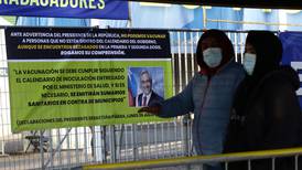 La Florida: polémico cartel con rostro de Piñera excusa la no vacunación a rezagados