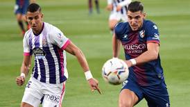 Real Valladolid no pudo derrotar al Huesca, con Fabián Orellana en la banca