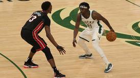 Playoffs NBA: Milwaukee ganó el primer partido ante Miami Heat con sufrimiento