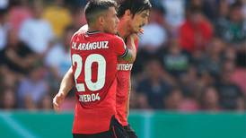 Duelo de chilenos: Charles Aránguiz se enfrentará a Guillermo Maripán en los play-offs de Europa League