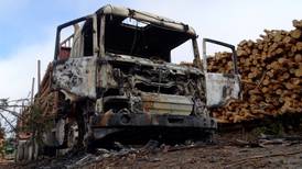 VIDEO | Asaltan y queman camión blindado en Ruta 68: Conductor fue intimidado