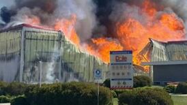 VIDEO | Gran incendio en empresa Dole de Codegua: Evacuan a trabajadores